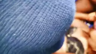 ثنائي زب أسود جماعي يملأ فتحات السمراء