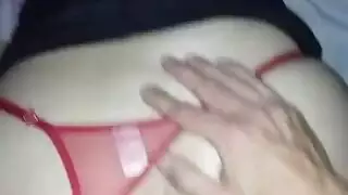 عاهرة ناضجة في جوارب تحب وضع الفارسة الجنسي القاسي والتشحيم