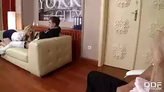 السكرتيرة الشرموطة تحافظ على وظيفتها بطريقتها