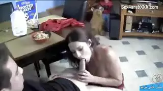 مشهد الأم الزوجة وابن الزوج الإباحي الكامل: النهاية بالقذف الداخلي