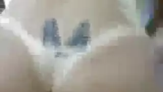 شقراء تبلع قضيبًا صلبًا حتى تشعر به في مؤخرتها