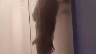 سياحي الايطالية أمي لعق