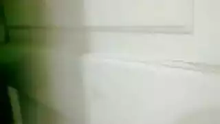 مجبر على المشاهدة: أنثى مثيرة تريه حلوات بيت دعارة في إباحية عنيفة