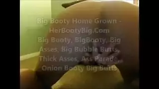 وقت حمام إباحي: إدخال الأصابع والمص في الرغوة