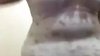 امرأة سعودية سعودية ترقص أمام الكاميرا لمزيد من زيارة xarabx