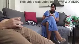 لحظة خاصة للابن غير الشرعي: استمناء بقضيبه الكبير للإباحية