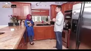 مشهد إباحي: شاب مسلم يستقبل جنسًا شرجيًا من رجل