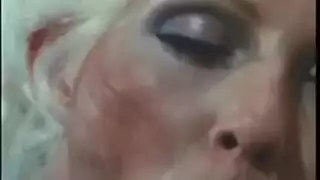 مشهد الدياثة: صديقي يسيطر عليها بينما أستمني