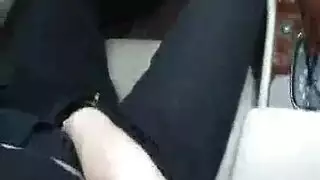 طبيب قرني هو سخيف مريض سلوتي بجانب المستشفى، بينما يسألها المساعدة