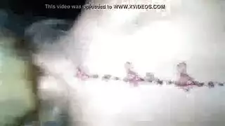 شابة صغيرة تفتح مهبلها المبلل لجنس خشن