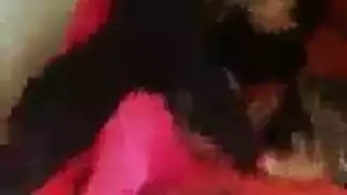 عاهرات راكعات لامتصاص قضيب صلب للمتعة