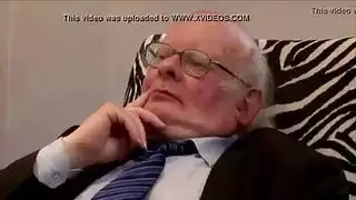 الدكتور السكارين يدخل على صاحبة زوجه