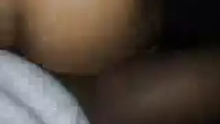 جسد لونا الآسيوي الصغير يتمدد بسبب اختراق قوي وسماكة