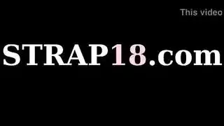 بنت تفتح طيز شب بزب صناعي