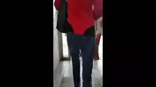 بنتين ذات شعر احمر