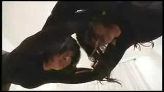 9 عاما غريب حفل