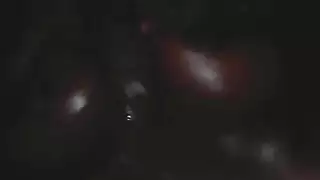 عاهرة ذات مؤخرة منحنية تحصل على فعل شرجي قاسي