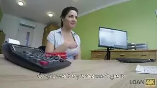 إباحية نجم المكتب: شقراء تُسمّر على المكتب